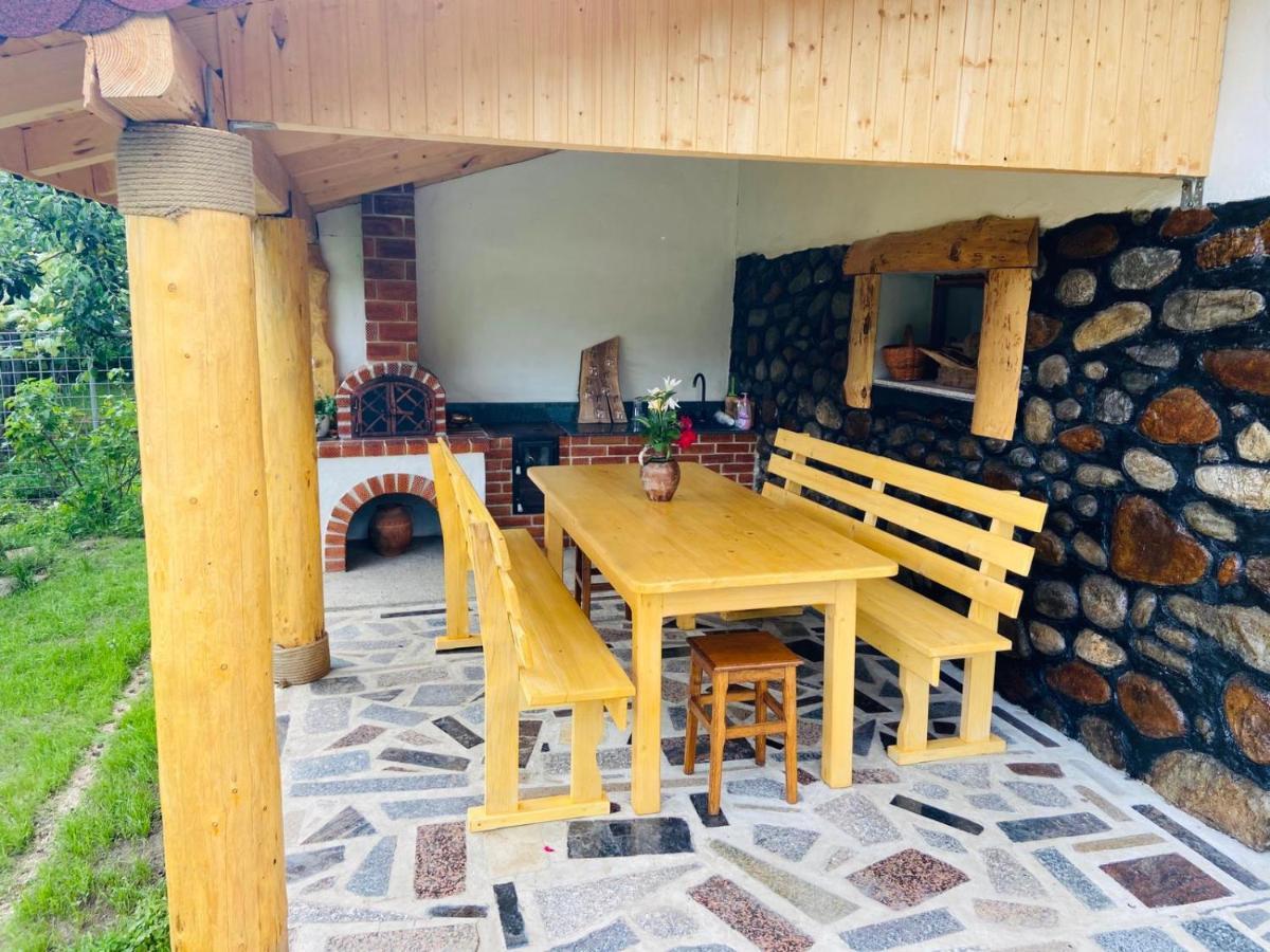 Casa De Vacanta Motata Novaci-Straini Luaran gambar