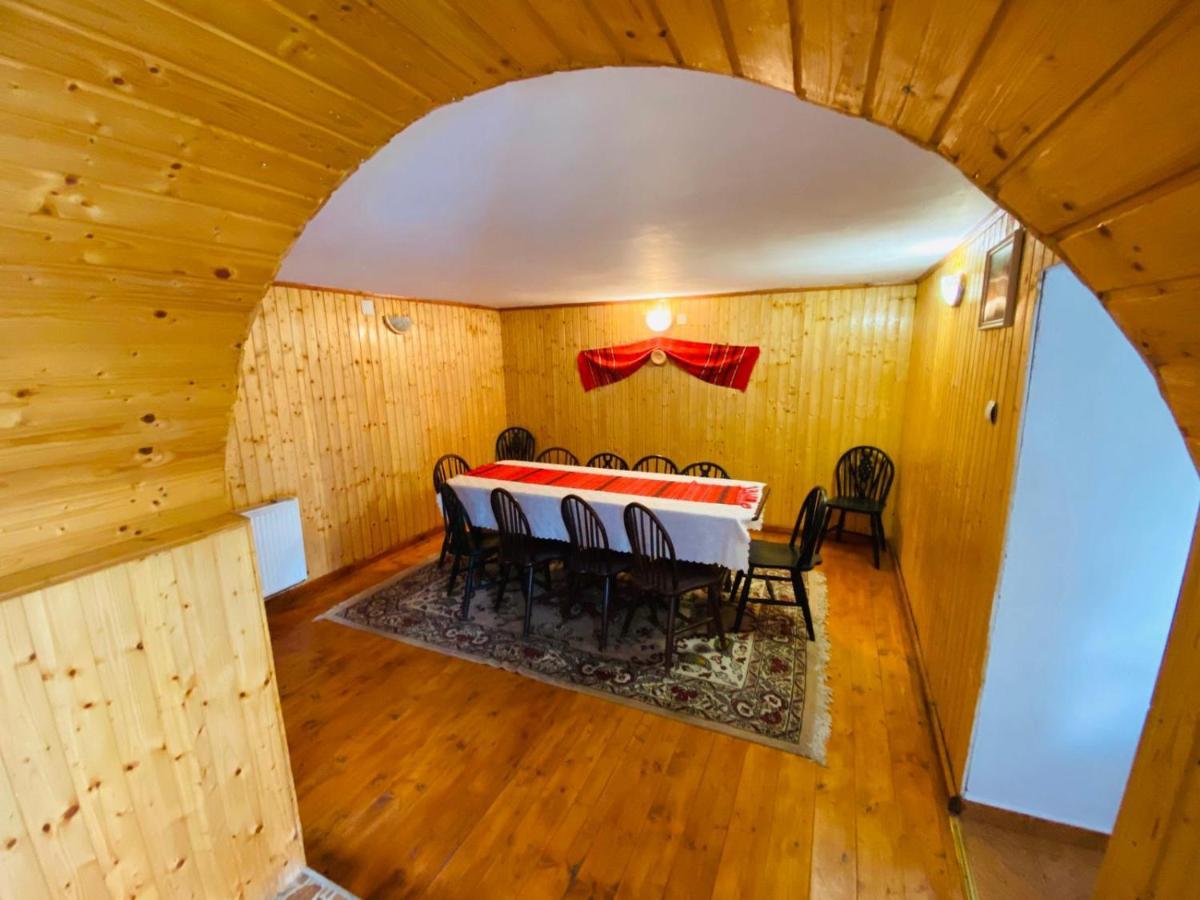 Casa De Vacanta Motata Novaci-Straini Luaran gambar