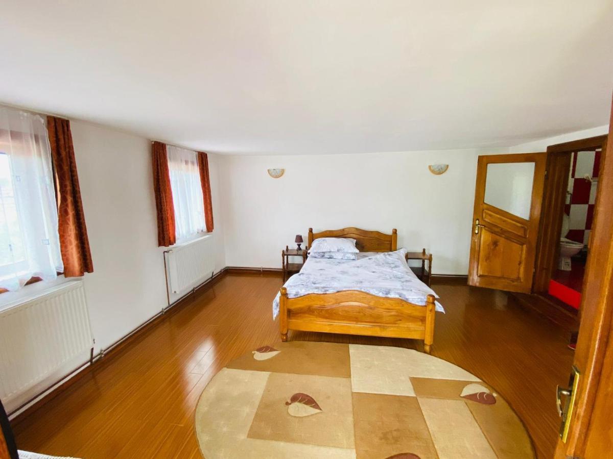 Casa De Vacanta Motata Novaci-Straini Luaran gambar