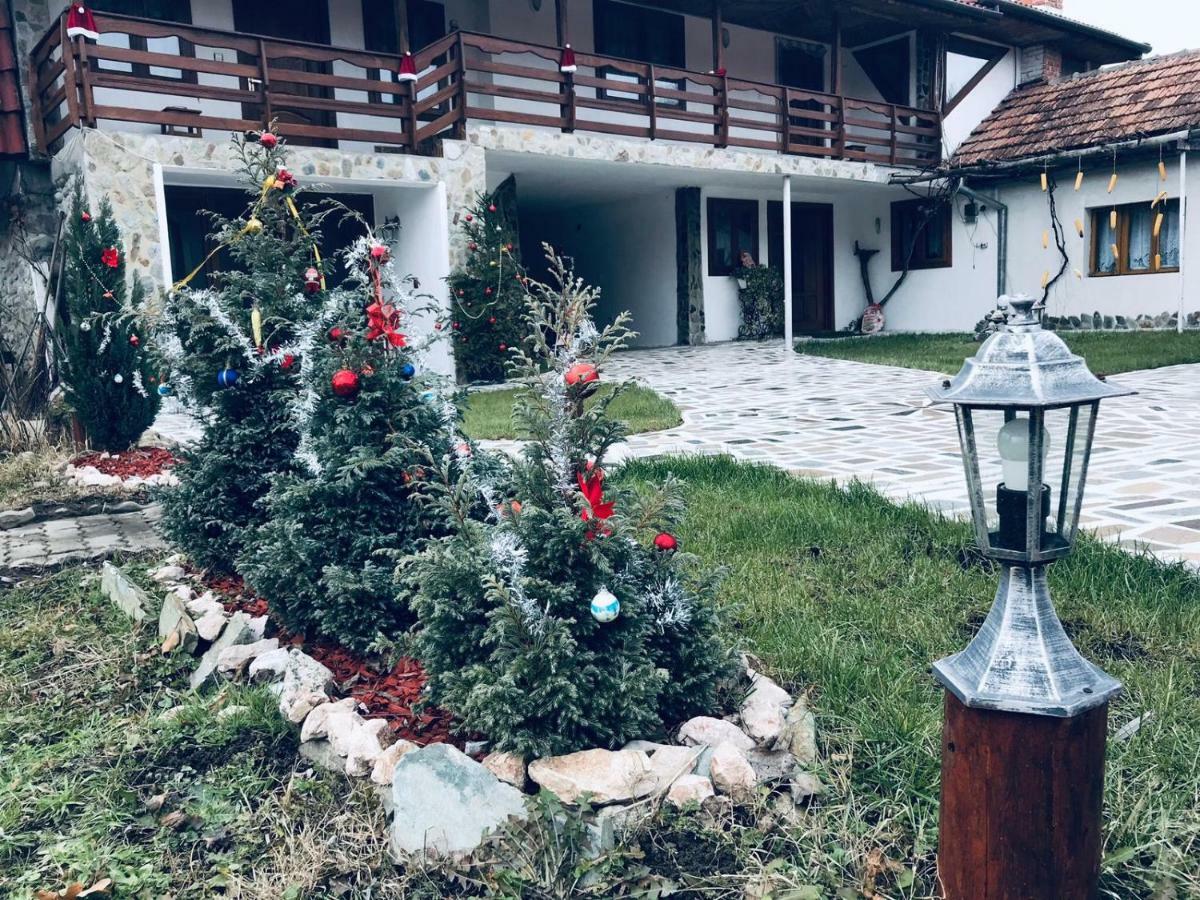 Casa De Vacanta Motata Novaci-Straini Luaran gambar