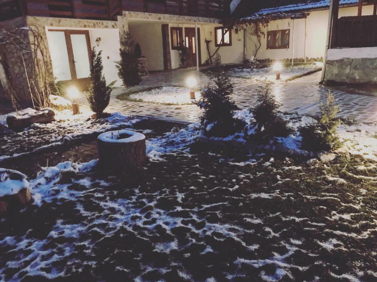 Casa De Vacanta Motata Novaci-Straini Luaran gambar